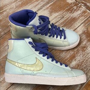 Nike Blazer Mid Sneakers in Sky Blue